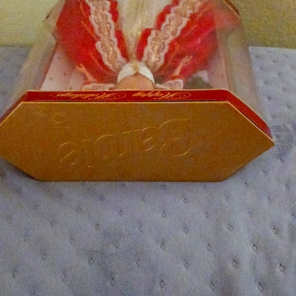 Barbie*VINTAGE HOLIDAY BARBIE 1997 NWT - Picture 3 of 5
